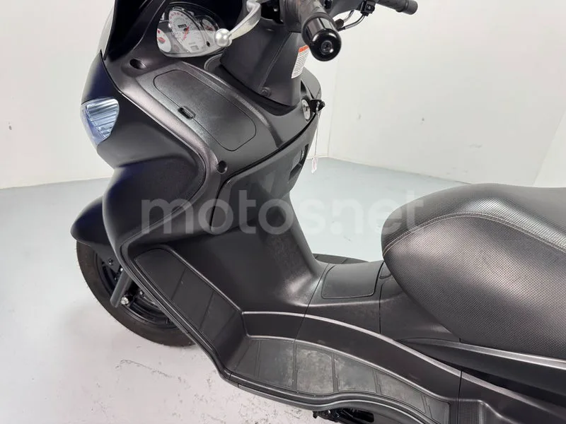 Suzuki Burgman 125 - Vista 14