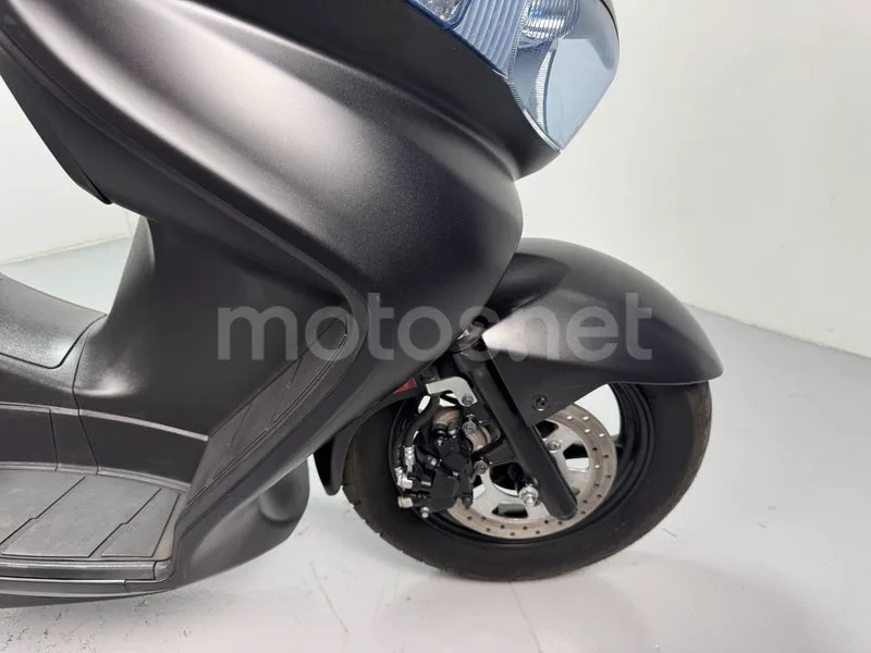 Suzuki Burgman 125 - Vista 5