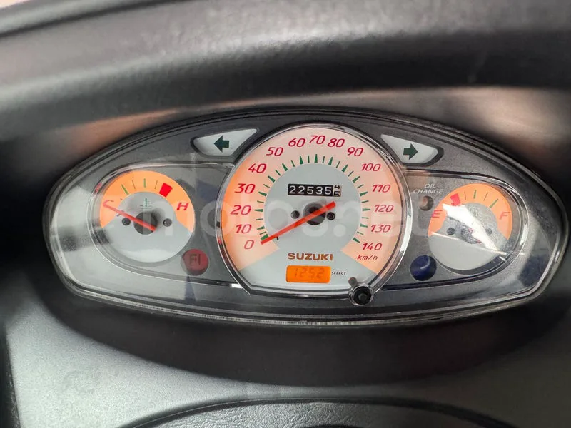 Suzuki Burgman 125 - Vista 10