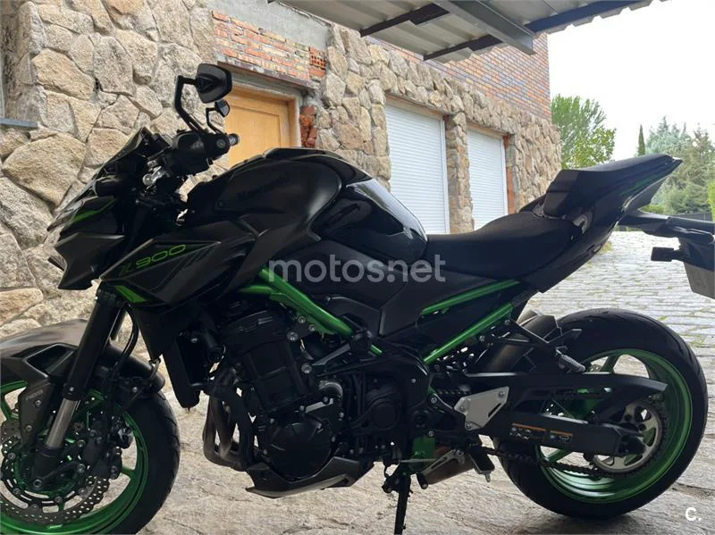 Kawasaki Z900 - Vista 4