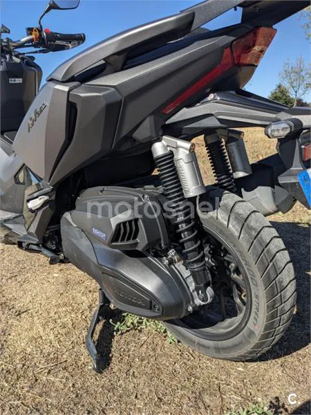 Honda ADV350 - Vista 4