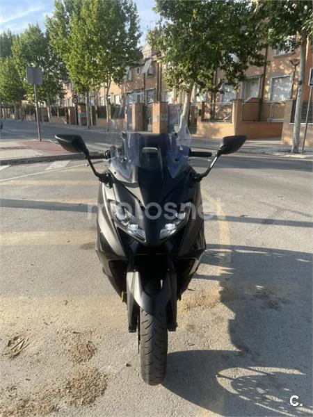 Yamaha TMAX - Vista 3