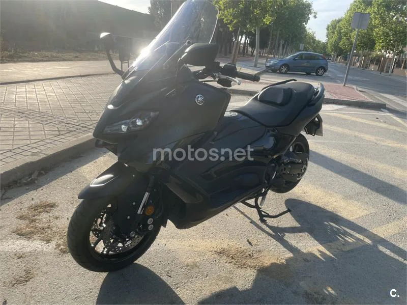 Yamaha TMAX - Vista 4