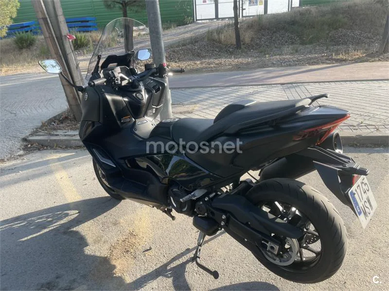 Yamaha TMAX - Vista 5
