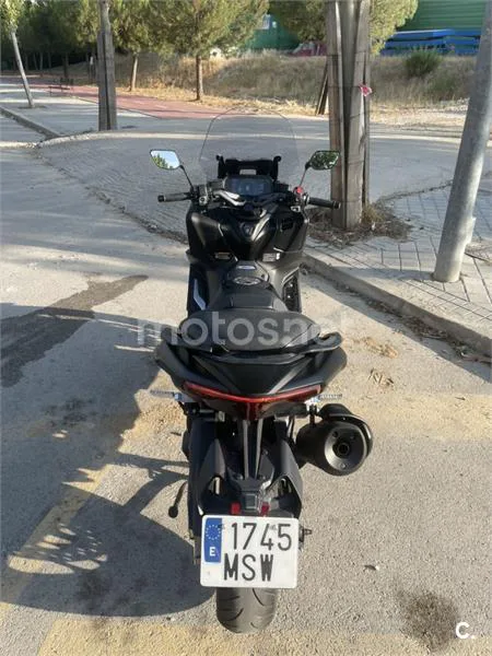 Yamaha TMAX - Vista 6