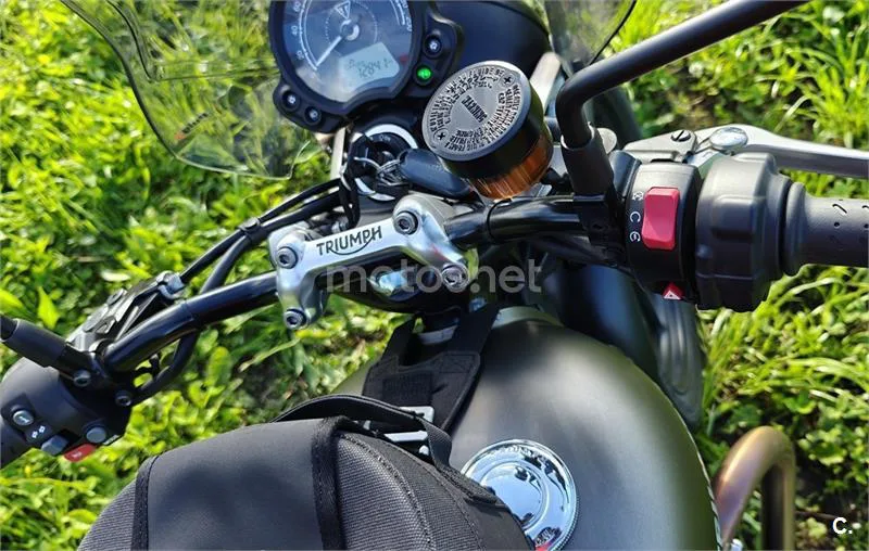 Triumph Street Twin - Vista 3