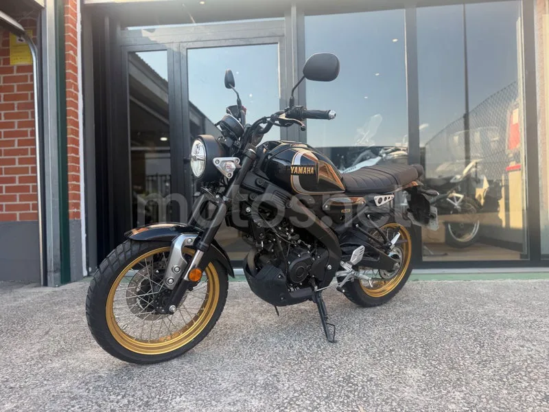 Yamaha XSR125 - Vista 3