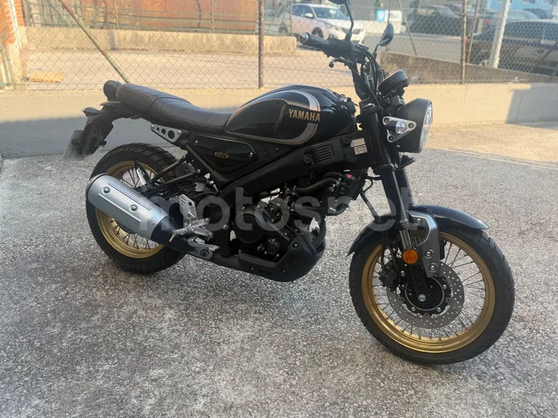 Yamaha XSR125 - Vista 7