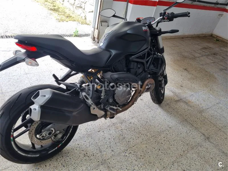 Ducati Monster 821 - Vista 3