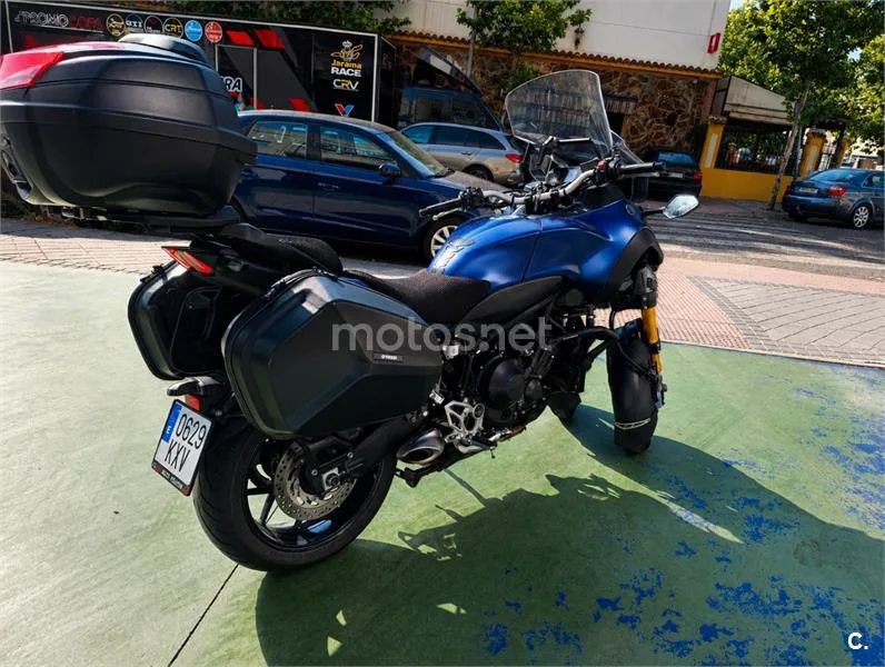 Yamaha Niken - Vista 5
