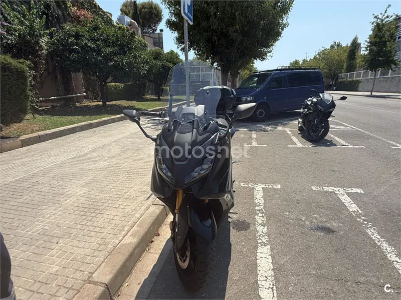Yamaha TMAX - Vista 4