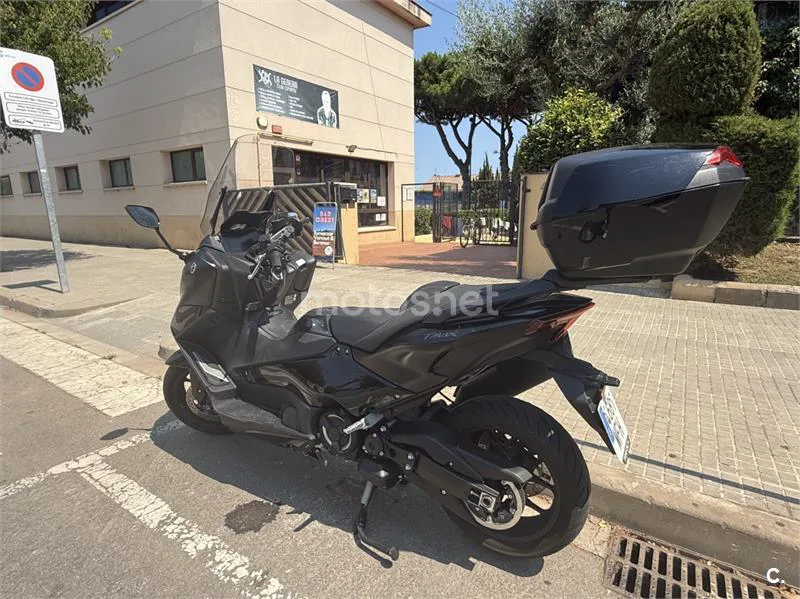 Yamaha TMAX - Vista 5