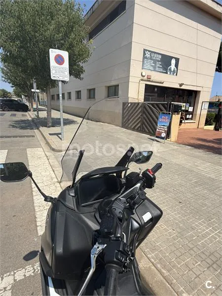 Yamaha TMAX - Vista 6