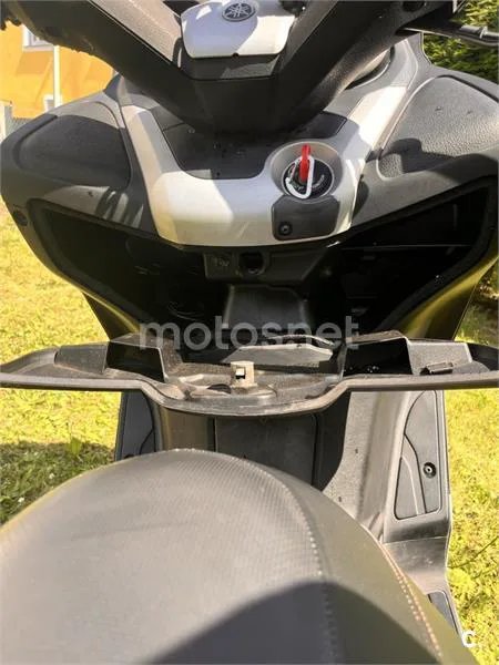 Yamaha XMAX 250 - Vista 9