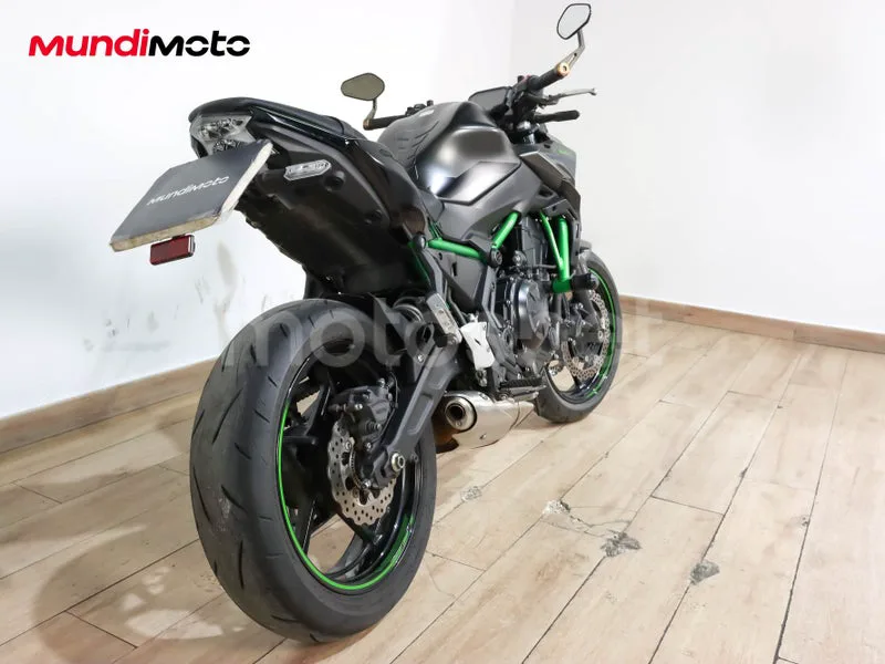 Kawasaki Z650 - Vista 3