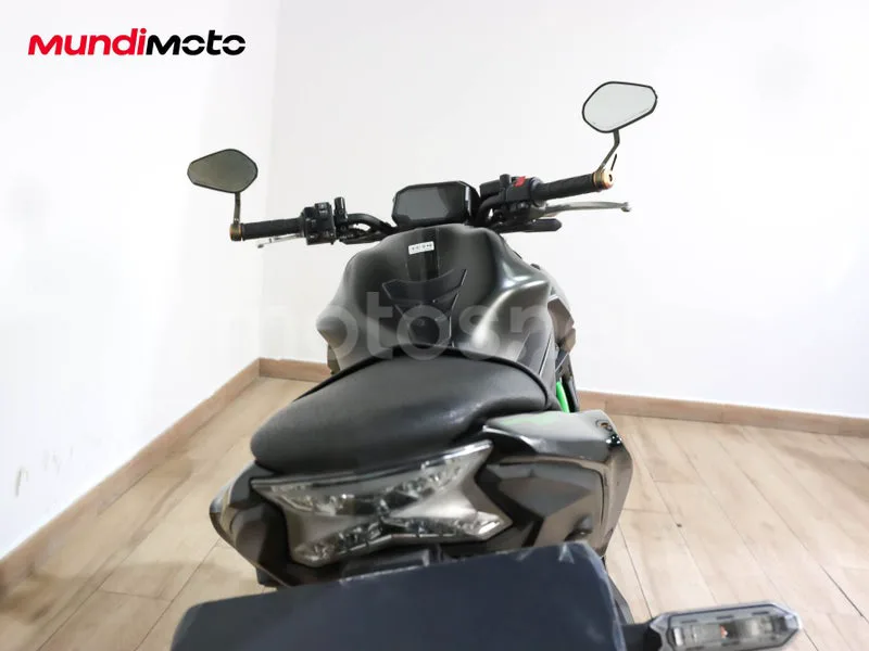 Kawasaki Z650 - Vista 4