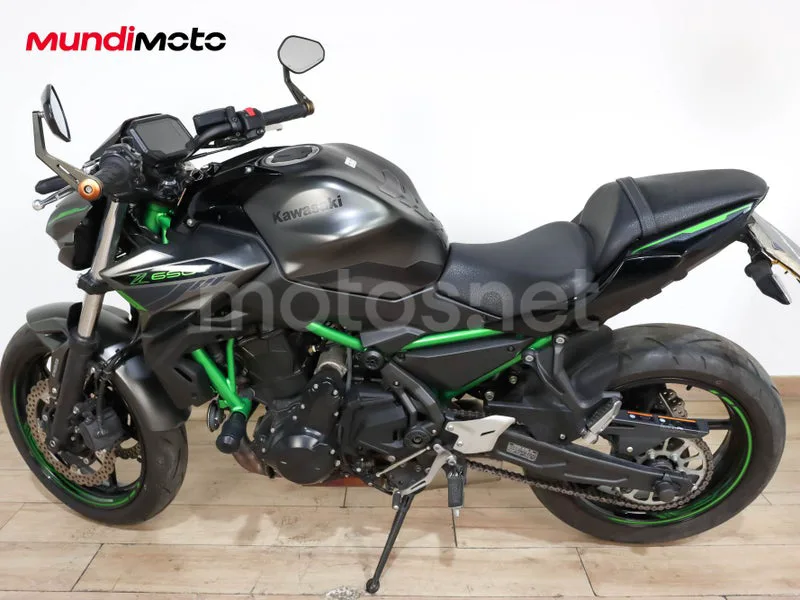 Kawasaki Z650 - Vista 6