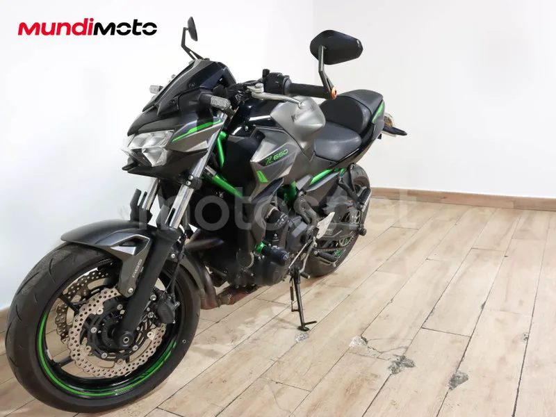 Kawasaki Z650 - Vista 7