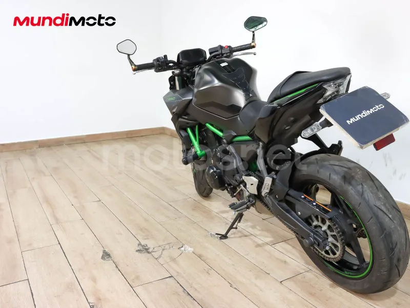 Kawasaki Z650 - Vista 8