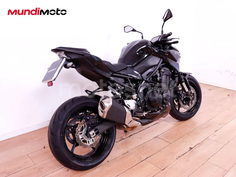 Kawasaki Z900 - Vista 3