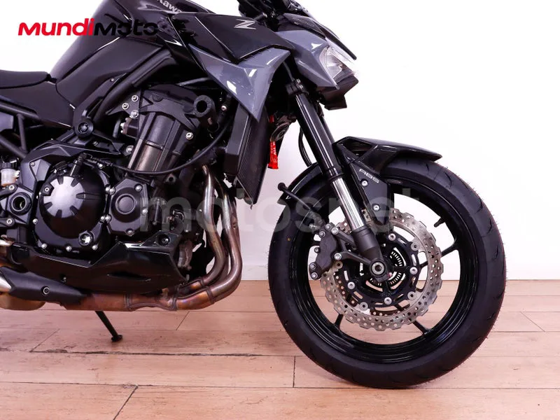 Kawasaki Z900 - Vista 22