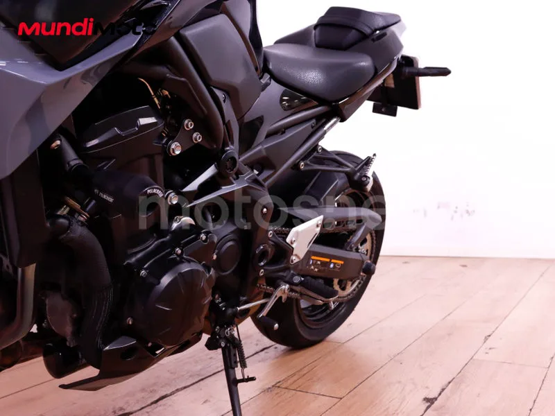 Kawasaki Z900 - Vista 10