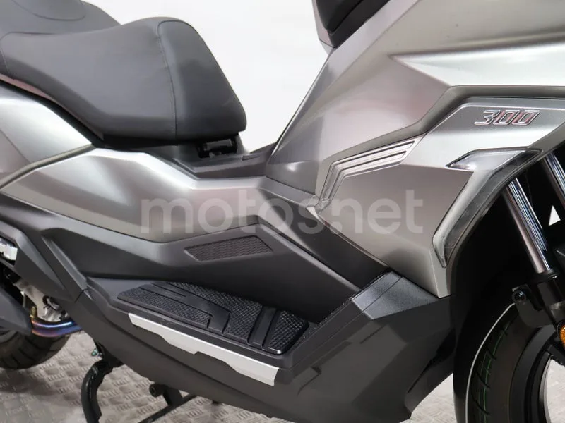 SYM ADX 300 - Vista 12