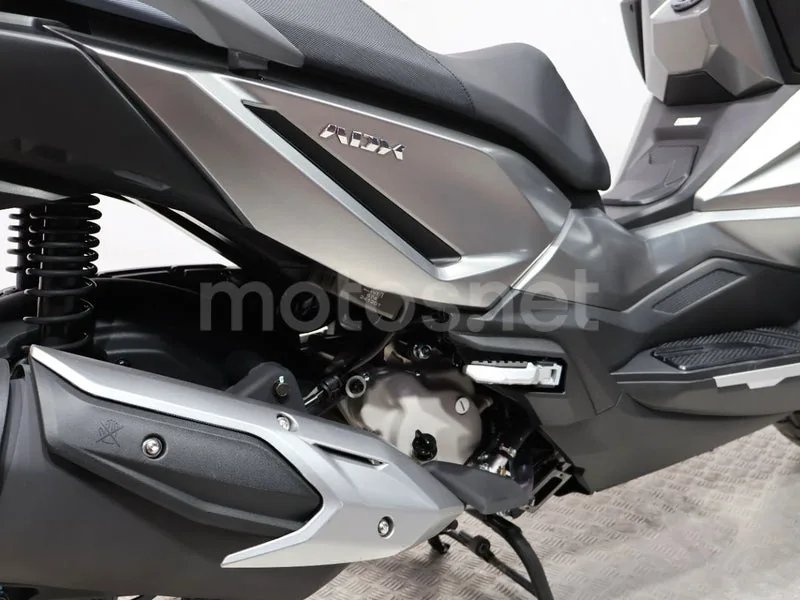 SYM ADX 300 - Vista 15