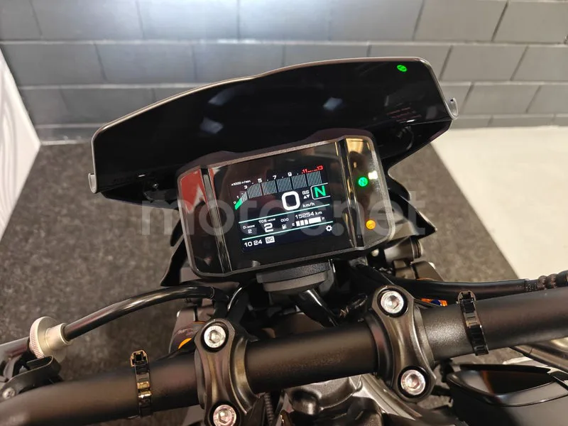 Yamaha MT-09 - Vista 8