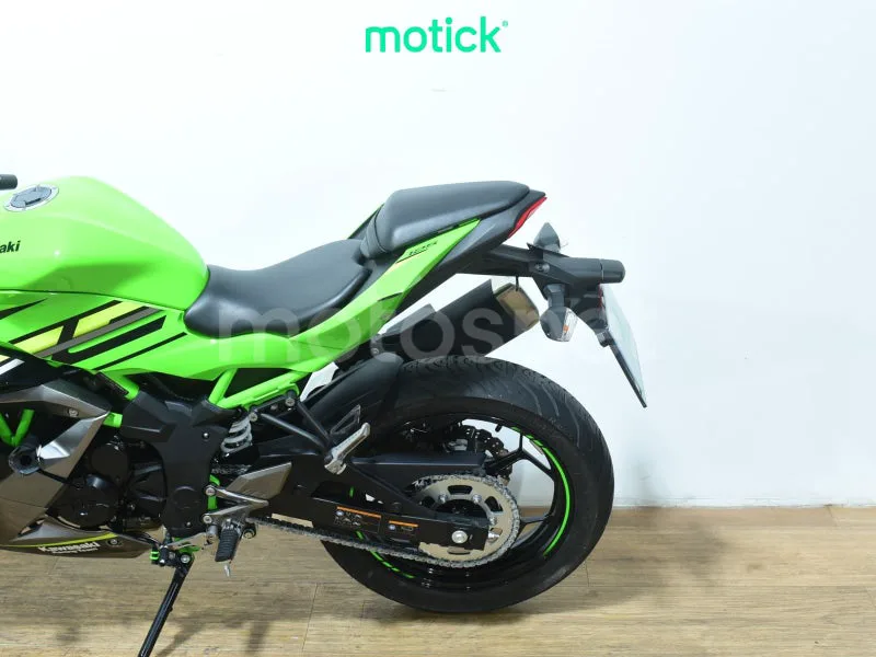 Kawasaki Ninja 125 - Vista 9