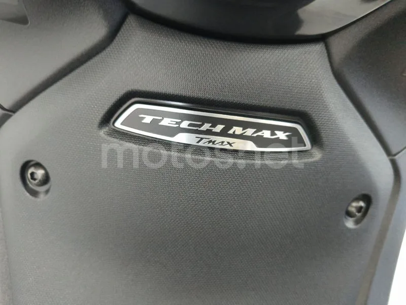 Yamaha TMAX - Vista 16