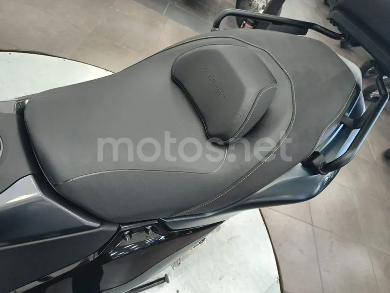 Yamaha TMAX - Vista 20