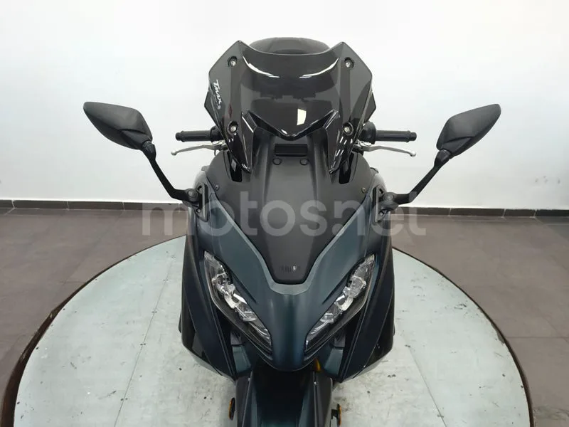Yamaha TMAX - Vista 3