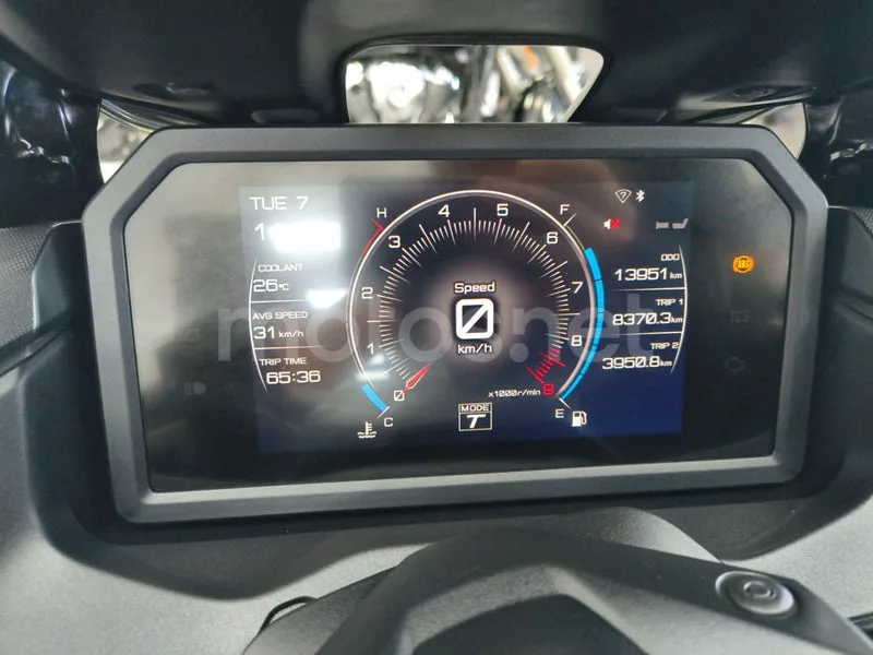 Yamaha TMAX - Vista 21