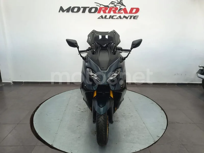 Yamaha TMAX - Vista 23