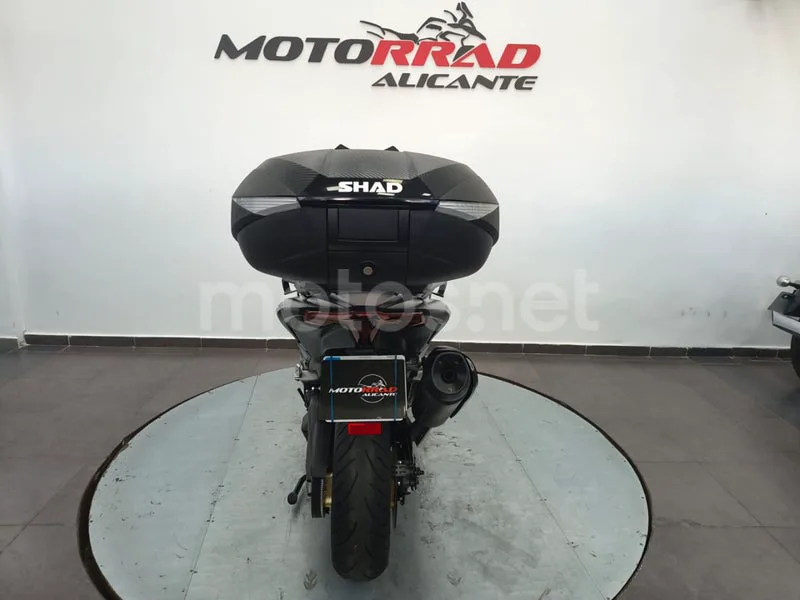 Yamaha TMAX - Vista 4
