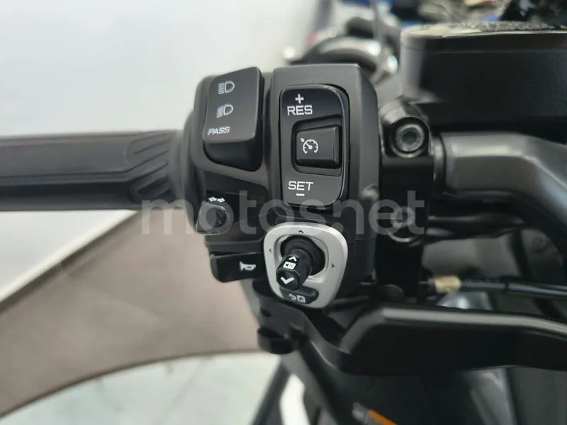 Yamaha TMAX - Vista 8