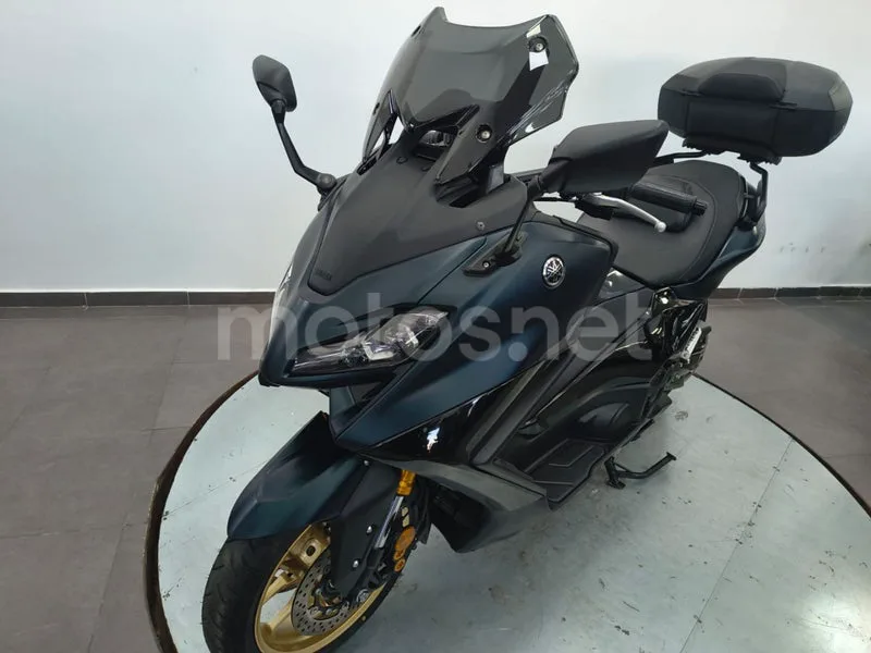 Yamaha TMAX - Vista 10