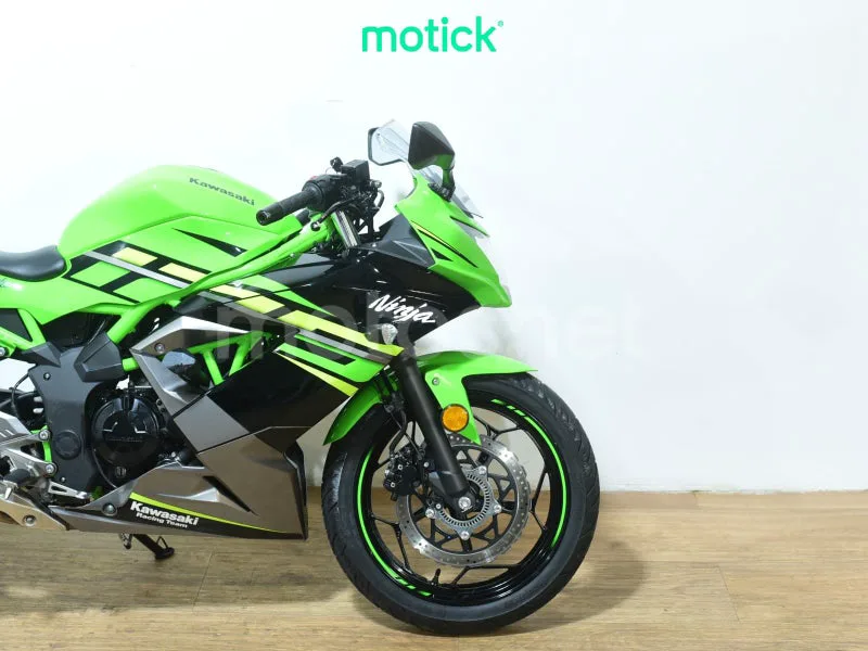 Kawasaki Ninja 125 - Vista 4