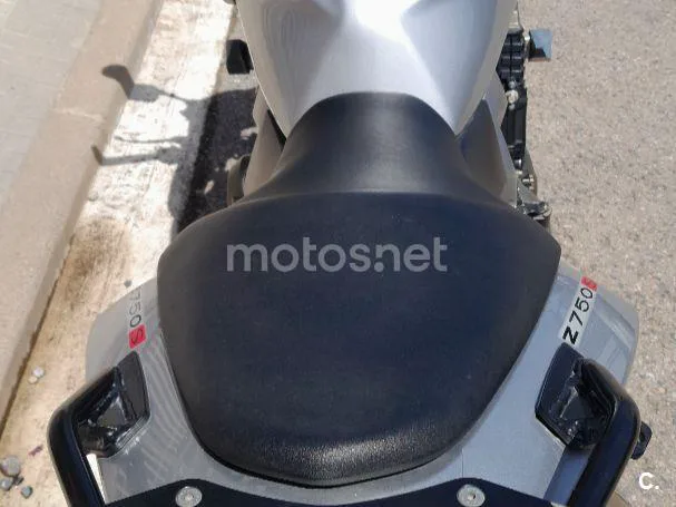 Kawasaki Z750 - Vista 5