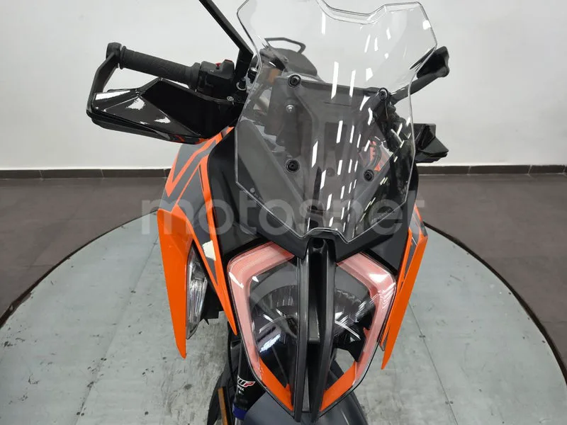 KTM 1290 Super Duke GT - Vista 11