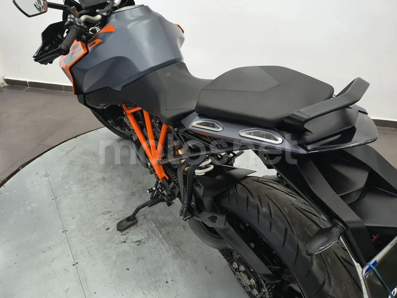 KTM 1290 Super Duke GT - Vista 13