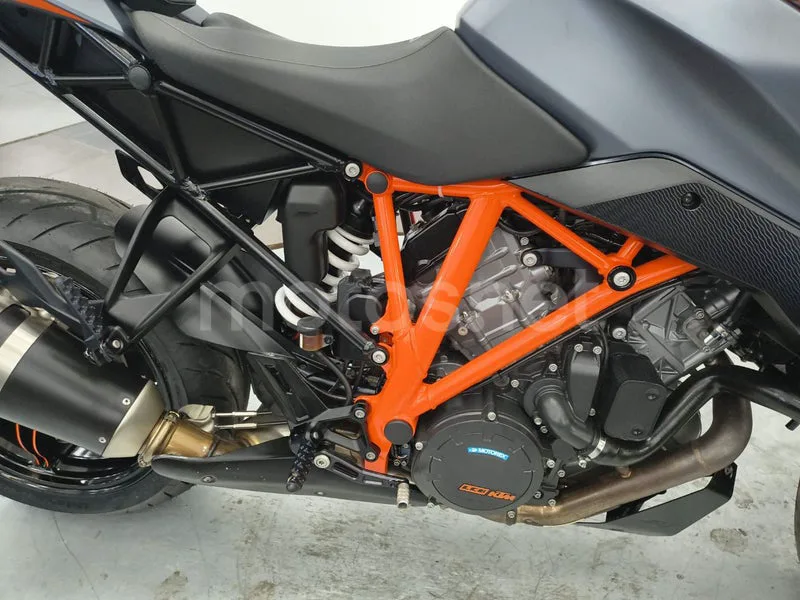 KTM 1290 Super Duke GT - Vista 16