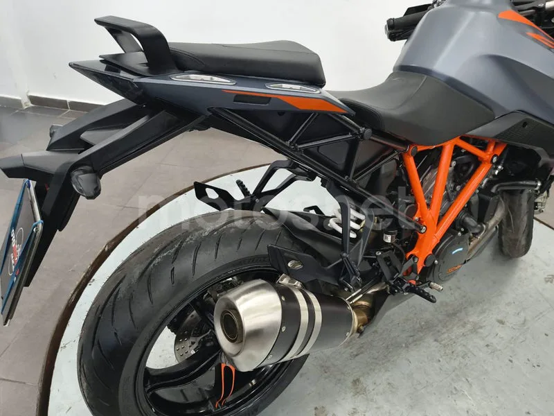 KTM 1290 Super Duke GT - Vista 18