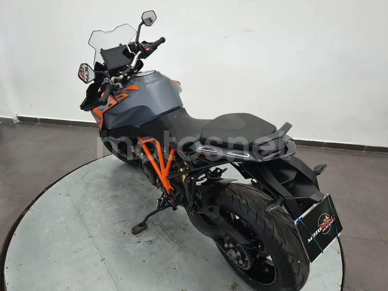 KTM 1290 Super Duke GT - Vista 19