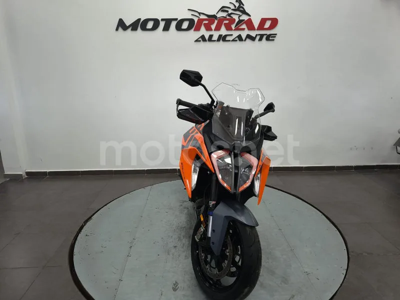 KTM 1290 Super Duke GT - Vista 3