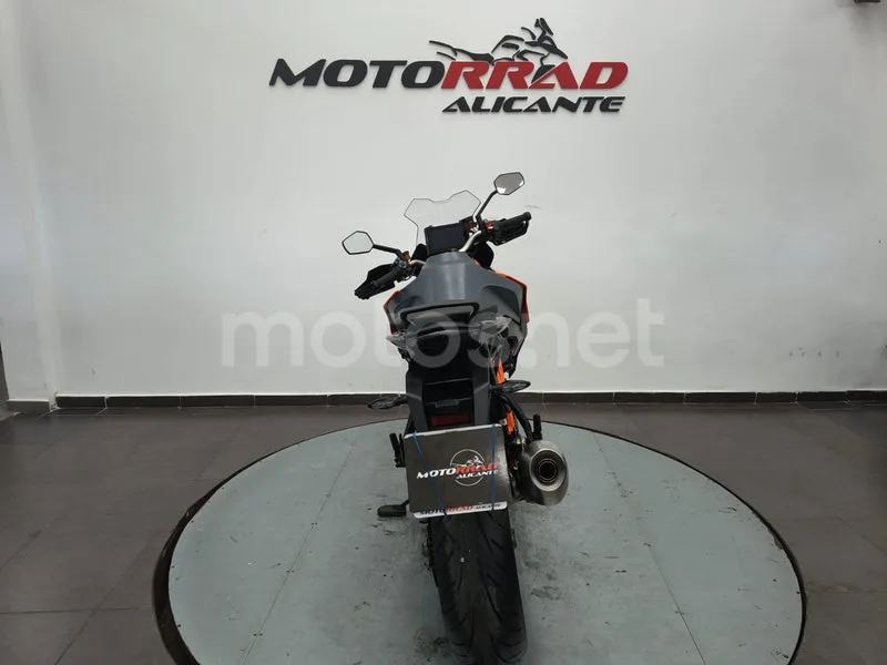 KTM 1290 Super Duke GT - Vista 4
