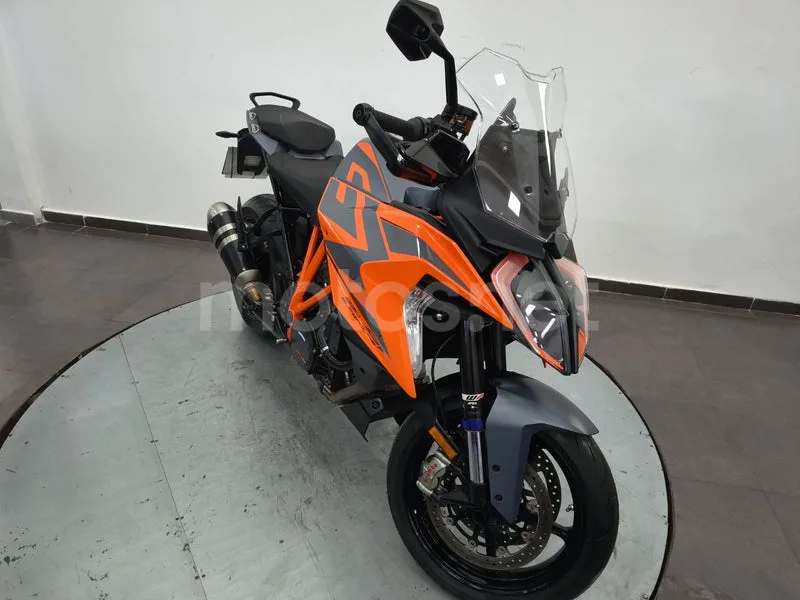KTM 1290 Super Duke GT - Vista 9