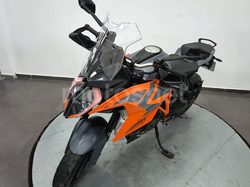 KTM 1290 Super Duke GT - Vista 10