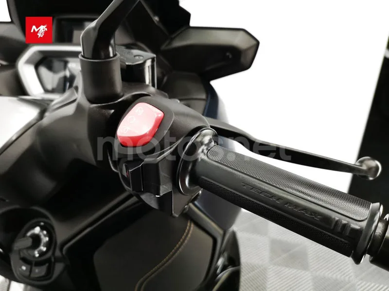 Yamaha XMAX 300 - Vista 11